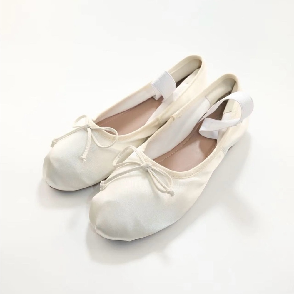 Raboesy White Ballet Flats